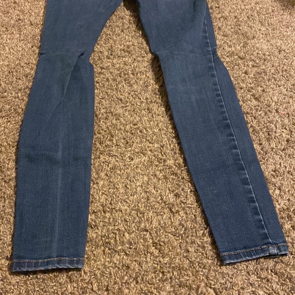 SELLING - Picture 4 of 5